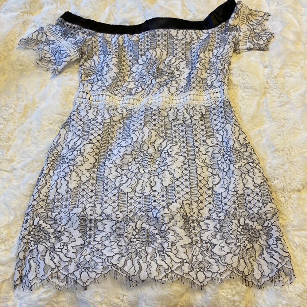 Must have floral mini dress with cut-out details & lining - Picture 2 of 3